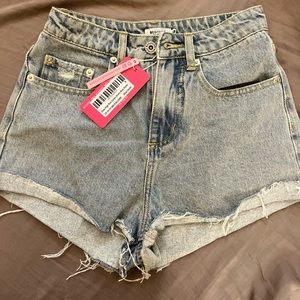 Beginning boutique distressed denim shorts new with tags | Size US 2